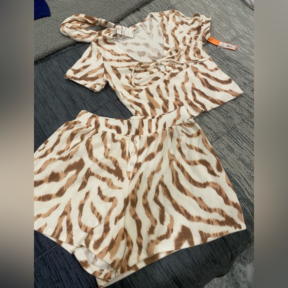 (NWT) COLSIE Cream and Brown Animal Print Sleepwear Set.